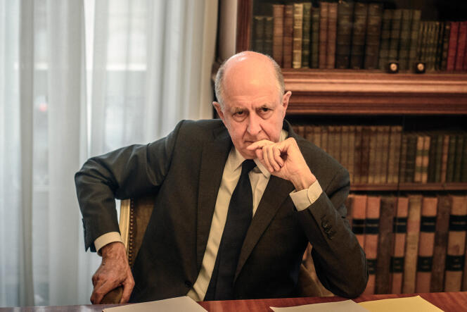 Jean-Marc Sauvé, dans son bureau au Conseil d'Etat, à Paris, en  2016.