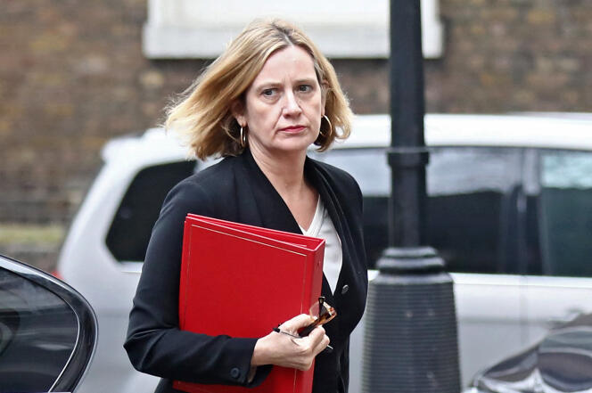 La ministre de l’intérieur britannique, Amber Rudd, au 10, Downing Street, le 12 avril.