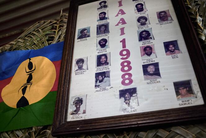 Affiche des 19 militants indépendantistes tués lors de l’assaut par l’armée et la gendarmerie de la grotte de Gossanah, en 1988.