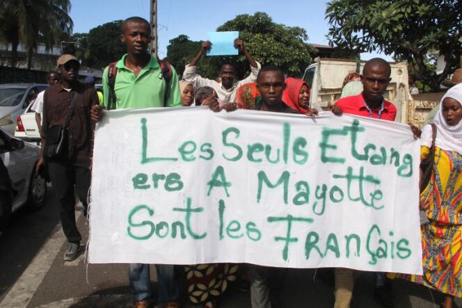 Manifestation à Moroni, capitale de Comores, le 12 avril.
