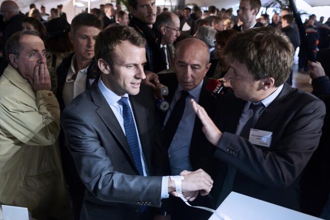 Emmanuel Macron lors d’un déplacement dans la région lyonnaise, le 2 juin 2016.