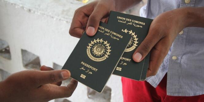 Des passeports comoriens à Moroni, le 9 avril 2018.
