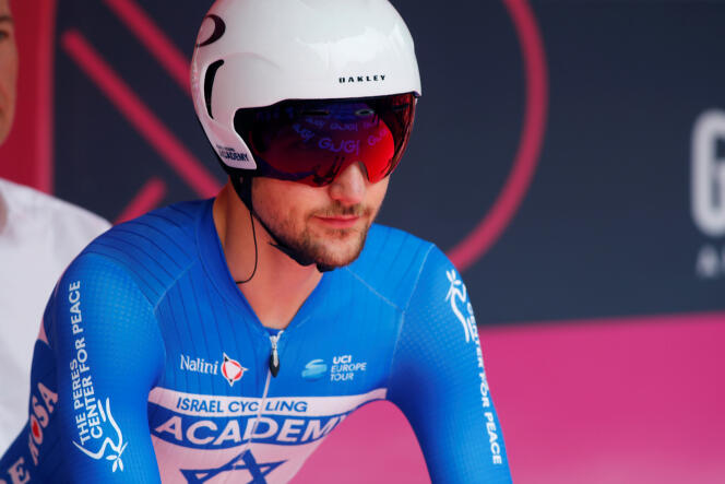 Le champion d’Israël contre la montre Guy Sagiv, au départ de la première étape du Tour d’Italie.
