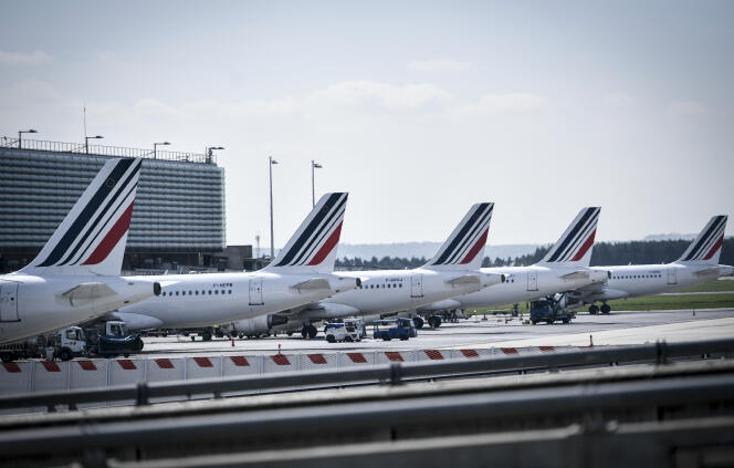 Des avions d’Air France à l’aéroport de Paris-Charles-de-Gaulle, le 24 avril, jour de grève au sein de la compagnie aérienne.