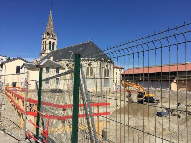 L’église Notre-Dame-des-Anges, encerclée par les travaux.