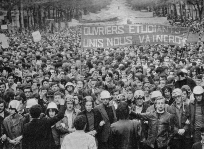 Mai 68. Les occupations d’usines se multiplient à Paris et en province ; le mouvement de grève gagne le trafic aérien, la RATP, la SNCF, la distribution des journaux est perturbée.