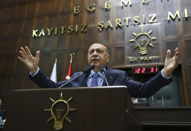 Recep Tayyip Erdogan, le président turc, lors d’un discours prononcé devant des membres de son parti AKP, à Ankara, le 8 mai.