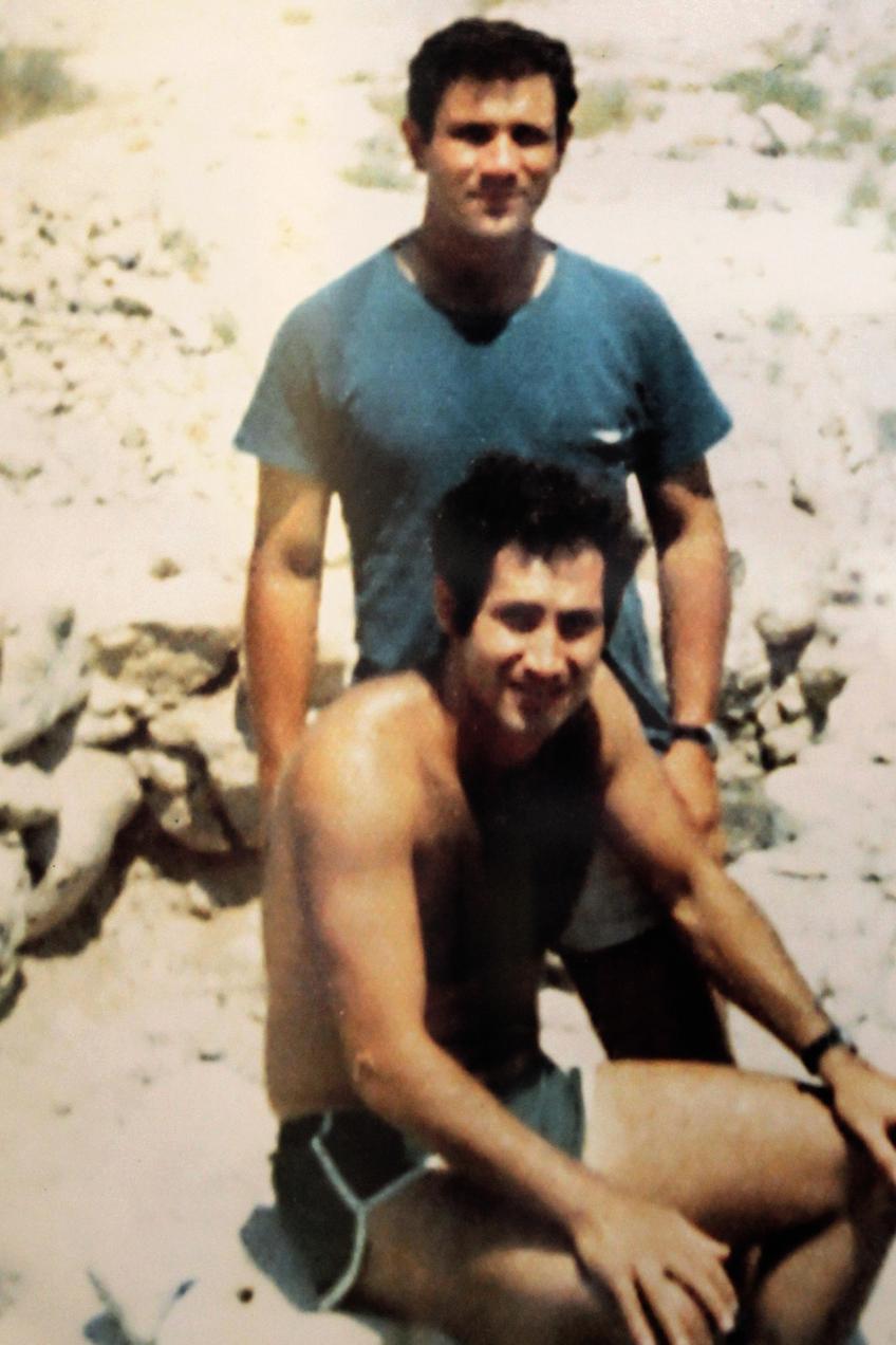 Avec son frère Yoni, mort en 1976 dans le raid d’Entebbe, en Ouganda, lors de la libération d’otages.