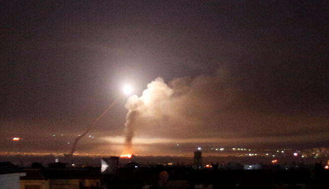 Tir de missile photographié depuis Damas, en Syrie, en réponse à une attaque israélienne, le 10 mai.