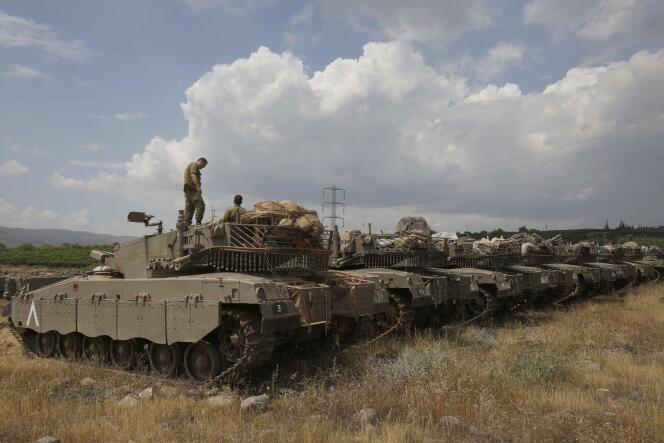 Des blindés de l’armée israélienne sur le plateau du Golan, près de la frontière syrienne, le 9 mai.