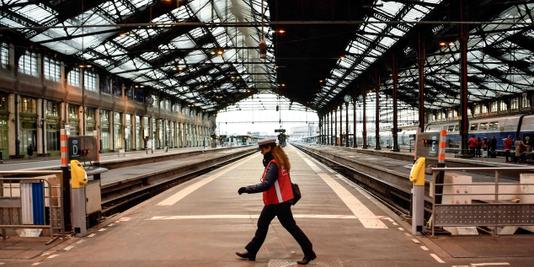 CHRISTOPHE SIMON / AFP La grève à la SNCF contre le projet de réforme ferroviaire du gouvernement a débuté le 3 avril.