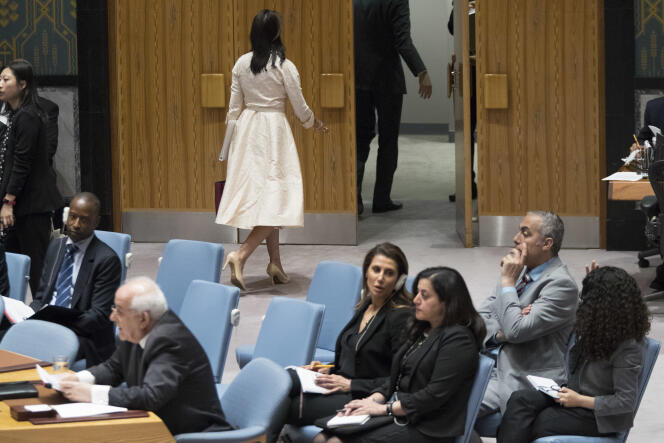Le 15 mai au siège de l’ONU à New York, l’ambassadrice des Etats-Unis à l’ONU, Nikki Haley, tourne les talons au moment où le représentant de la Palestine prend la parole pour plaider la cause de son peuple après les assauts israéliens meurtriers du lundi 14 mai à Gaza.