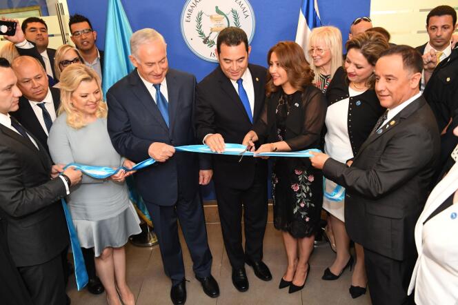 Le premier ministre israélien Benyamin Nétanyahou et le président du Guatemala Jimmy Morales, le 16 mai 2018 à Jérusalem.