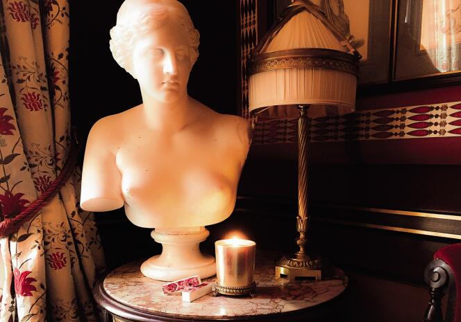 La bougie créée en édition limitée pour le 20e anniversaire de la fragrance de l’Hôtel Costes.