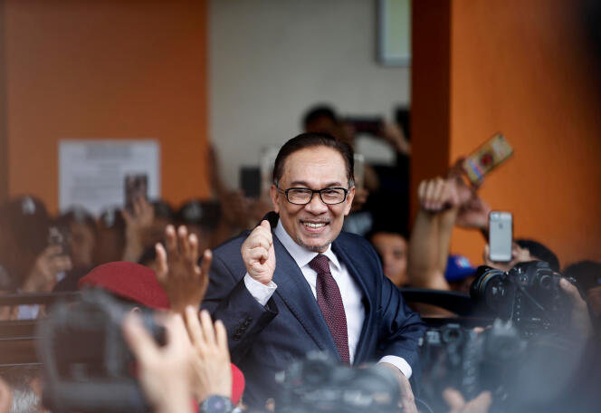Anwar Ibrahim a quitté l’hôpital à Kuala Lumpur, mercredi.