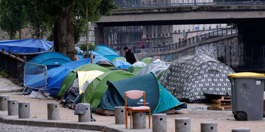 Collomb va envoyer ailleurs les migrants de Paris.. 0c89d96_PHW071_EUROPE-MIGRANTS-PARIS-CAMPS_0516_11