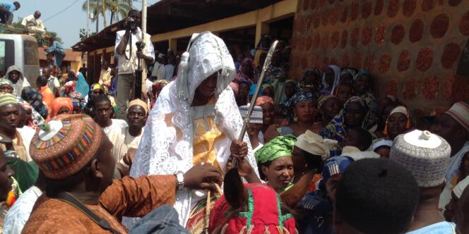 Intronisation d’une femme au conseil des notables de Banyo, dans le nord du Cameroun, le 25 octobre 2016.