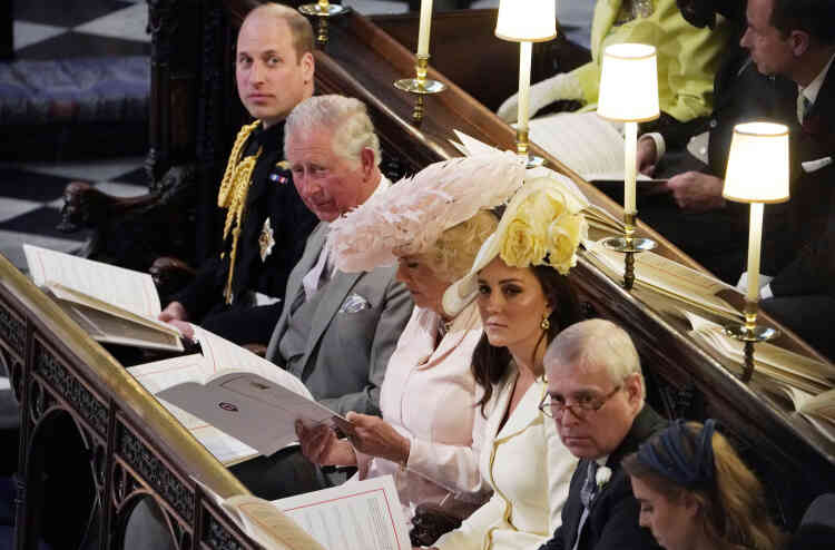 De gauche à droite : le prince William, le prince Charles, son épouse Camilla, et l’épouse de William, Kate.