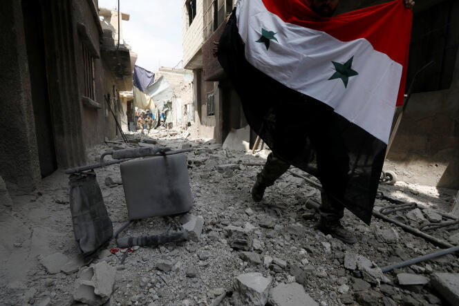 Les forces loyales au président syrien dans le quartier de Qadam, près de Yarmouk (Syrie), le 29 avril.