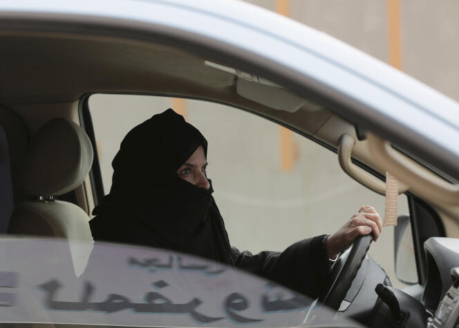 Une femme au volant en Arabie saoudite, le 29 mars 2014, à l’époque où cela était interdit.