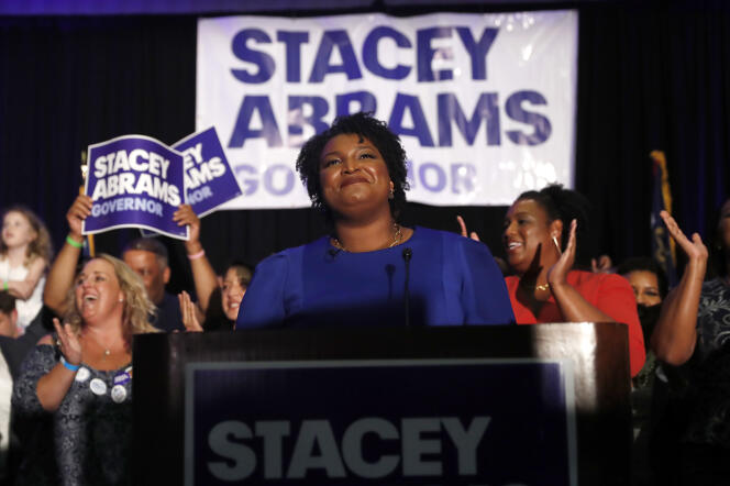 La candidate démocrate en Géorgie, Stacey Abrams, à Atlanta, ovationnée par ses soutiens, le 22 mai.