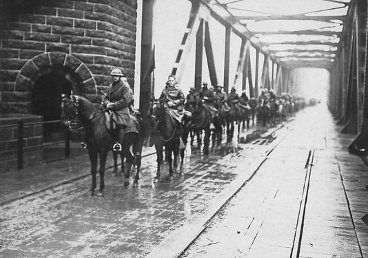 HO / AFP Des soldats à cheval pendant la première guerre mondiale, en Allemagne.