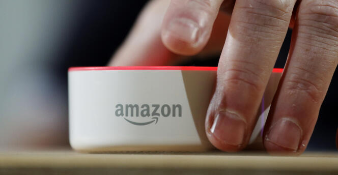 Echo Dot, la plus petite des enceintes connectées d’Amazon.