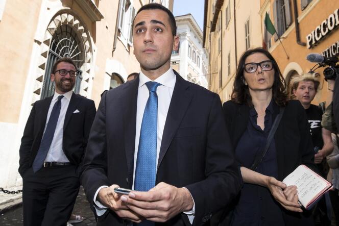 Le leader du M5S, Luigi Di Maio, quitte le Parlement italien, à Rome, le 25 mai.