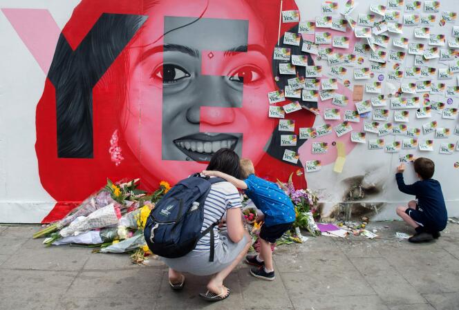 Le mur en mémoire à Savita Halappanavar, à Dublin, le 26 mai.