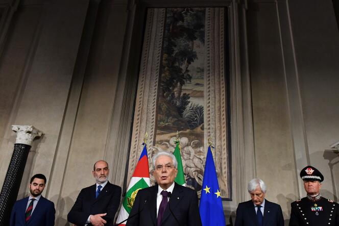 Le président de la République italienne, Sergio Mattarella, annonce ne pas apporter son soutien au gouvernement de coalition porté par Giuseppe Conte, depuis le palais du Quirinal, à Rome, le 27 mai 2018.