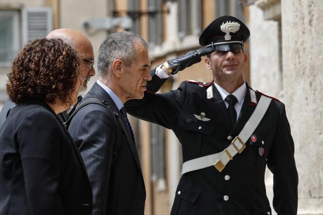 Carlo Cottarelli, lors de son arrivée à la Chambre basse du Parlement, à Rome, le 28 mai.