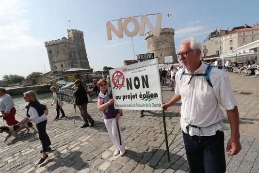 Sounalet Jean Christophe / PHOTOPQR/SUD OUEST/MAXPPP Manifestation contre les éoliennes, à La Rochelle, le 26 mai 2018.