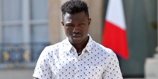 Mamoudou Gassama, 22 ans, dans la cour de l’Elysée, le 28 mai 2018.