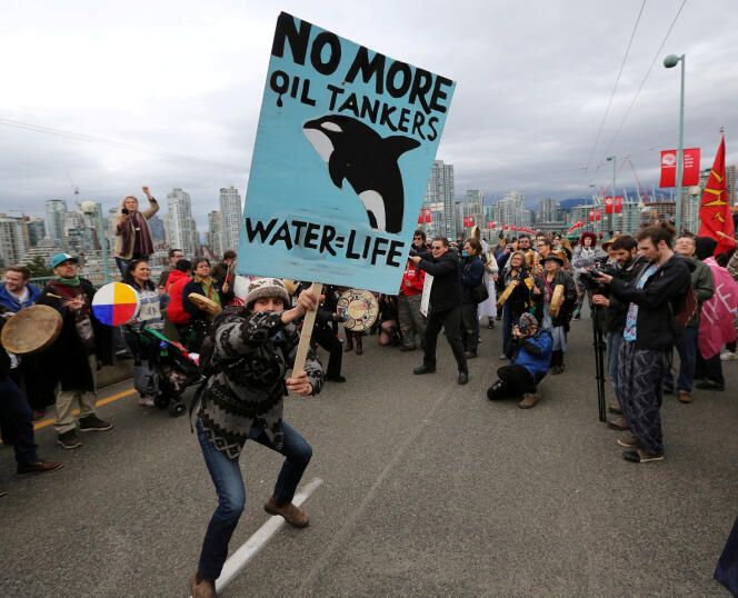 Les groupes de protection de l’environnement sont mobilisés depuis des années contre cette infrastructure, comme lors de cette manifestation à Vancouver, en novembre 2016.