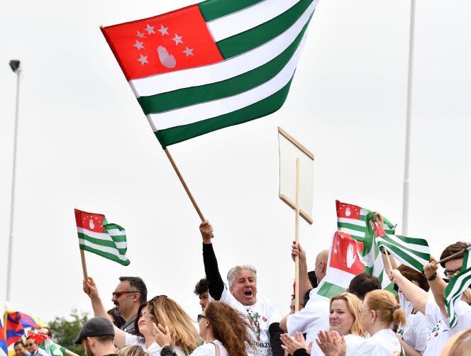 Supporteurs d’Abkhazie à Londres, où se joue la Coupe du monde de la Conifa de football.