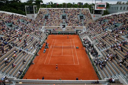 Les tribunes clairsemées du court Suzanne-Lenglen lors de la rencontre entre l’Américaine Madison Keys et la Japonaise Naomi Osaka.