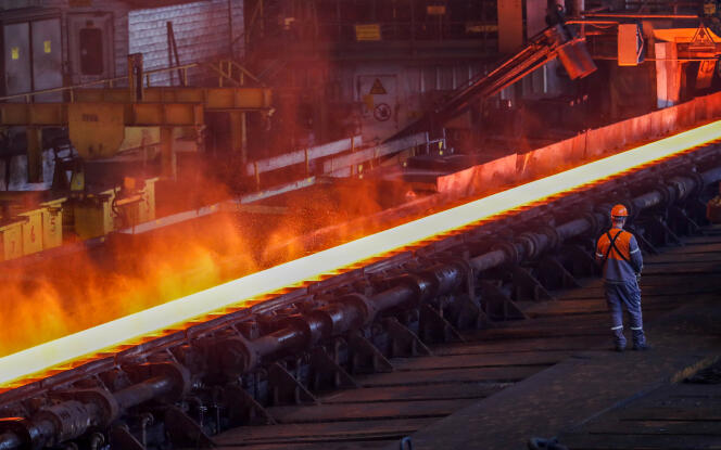 Dans une usine de production d’acier ArcelorMittal à Gent, en Belgique, le 22 mai.