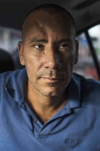 Luiz Carlos, ex-garagiste de Seropedica, reconverti en chauffeur Uber car il était taxé par les miliciens.