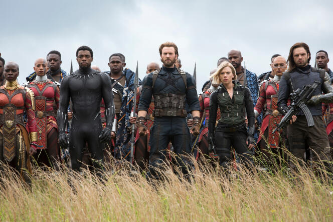 Danai Gurira, Chadwick Boseman, Chris Evans, Scarlet Johansson et Sebastian Stan dans une scène d’« Avengers : Infinity War ».