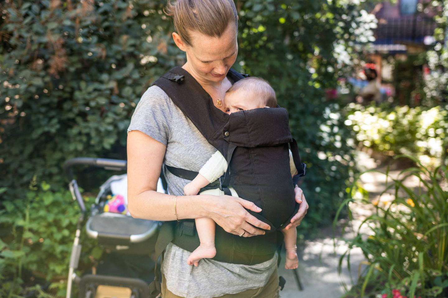 Porte-bébé avec ceinture de sécurité, léger et économe en main-d