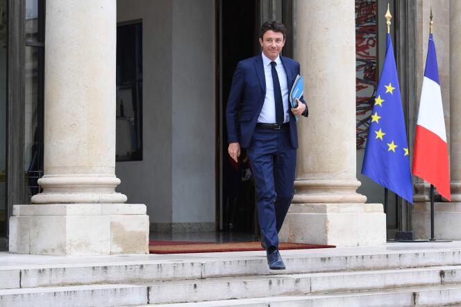 Le porte-parole du gouvernement, Benjamin Griveaux, à la sortie du Conseil des ministres, à l’Elysée, le 6 juin.
