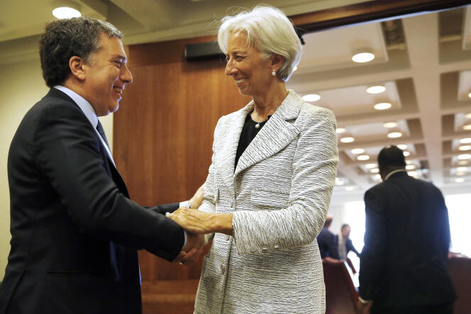La directrice du FMI  Christine Lagarde et le ministre du budget argentin Nicolas Dujovne le 10 mai.