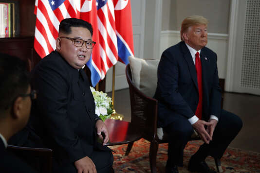 Le leader nord-corÃ©en Kim Jong-un et le prÃ©sident Donald Trump, Ã  Singapour, le 12 juin.