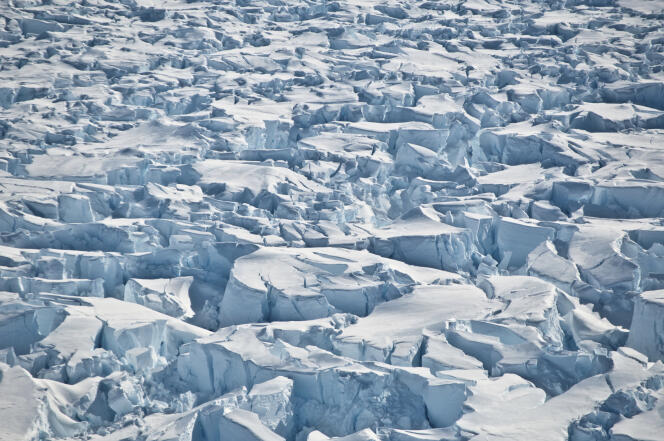 C’est en analysant les glaces de l’Antrctique que le glaciologue Claude Lorius a mieux compris le processus du réchauffement climatique