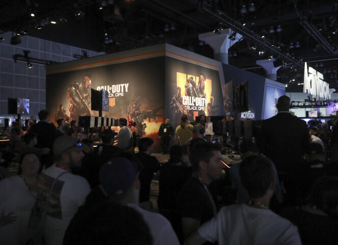 Des fans autour du stand d’Activision à l’E3, salon mondial du jeu vidéo, en juin 2018, à Los Angeles.