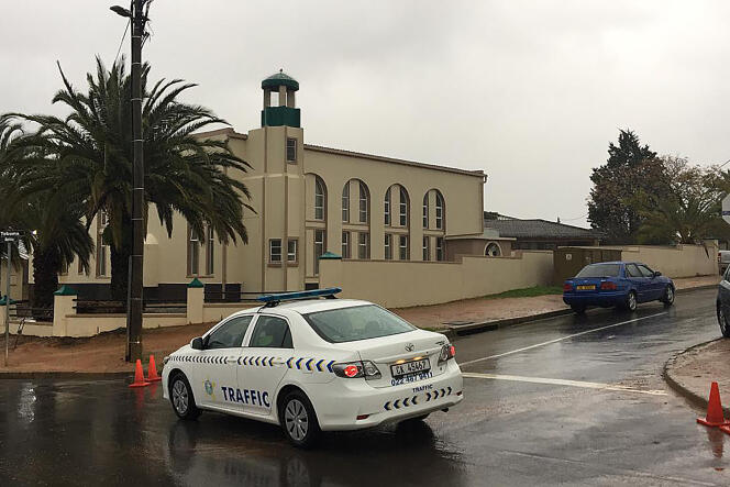La mosquée principale de Malmesbury après l’attaque à l’arme blanche qui a fait deux morts et un assaillant tué par la police, le 14 juin 2018, au nord du Cap.