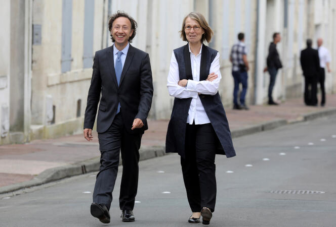 La ministre de la culture Françoise Nyssen en compagnie de Stéphane Bern, chargé d’une mission sur le patrimoine, à Rocherfort, le 14 juin 2018.