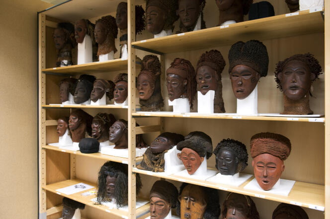 Masques entreposés dans les réserves du Musée royal de l’Afrique centrale à Tervuren (Belgique).