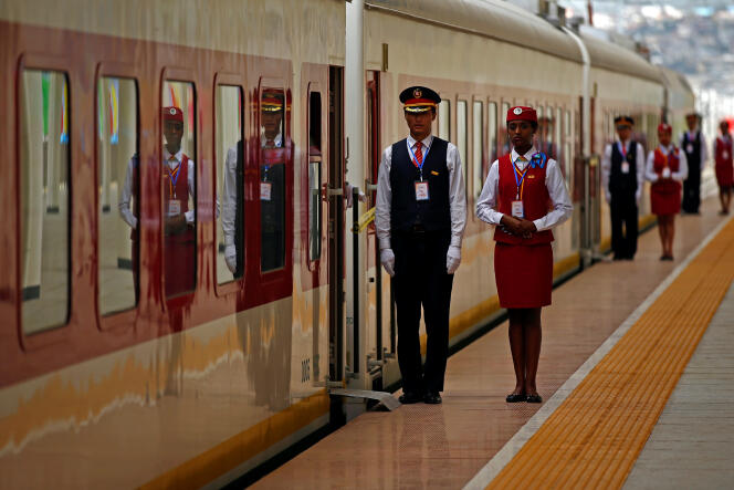 Lors de l’inauguration de la nouvelle ligne ferroviaire reliant Addis-Abeba, la capitale éthiopienne, à Djibouti, sur la mer Rouge, en octobre 2016.