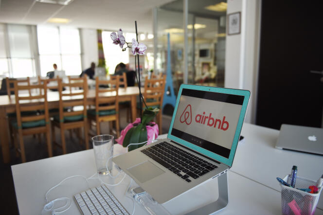 Les bureaux de la plate-forme de locations touristiques Airbnb, à Paris, en 2015.